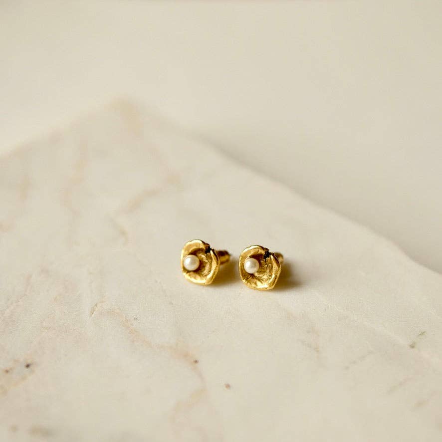 Tilly Doro Oyster Pearl Stud Earrings Gold
