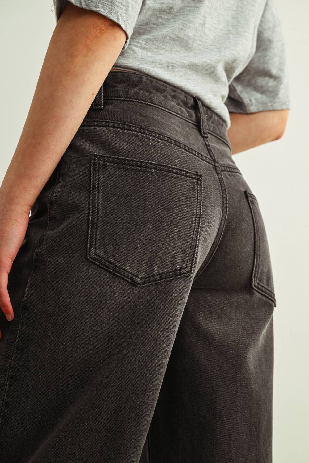 Relaxed Regular Wide Leg Jeans • Black