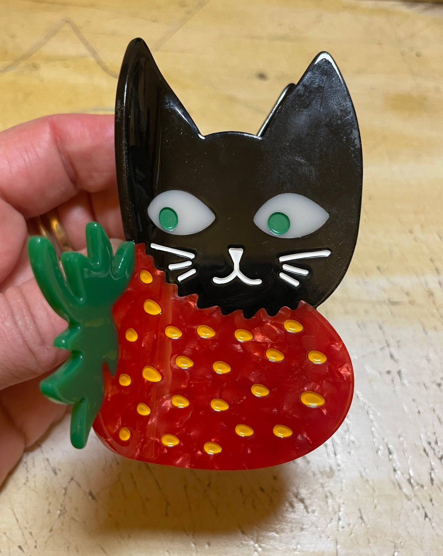Strawberry Cat Hair Claw