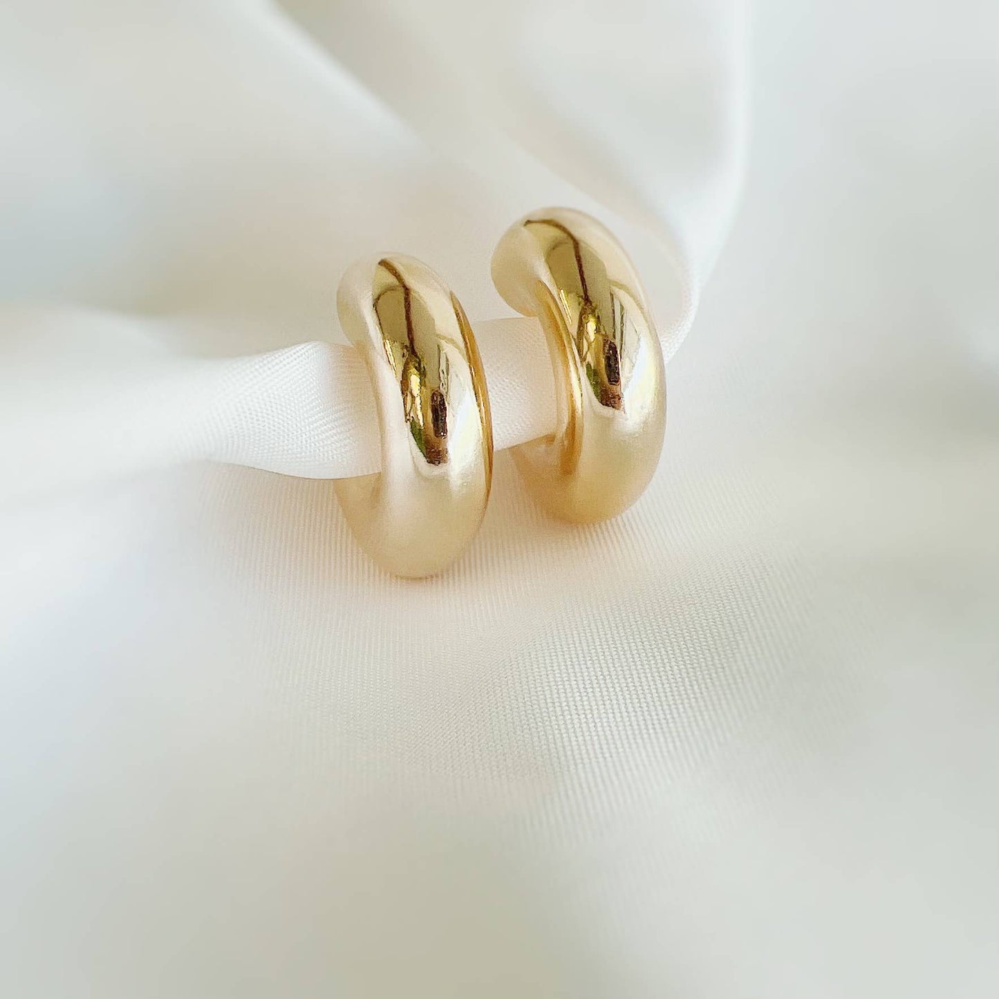Ellie Chunky Hoop Earrings • Gold Filled