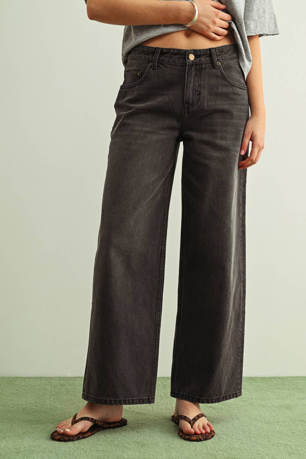 Relaxed Regular Wide Leg Jeans • Black