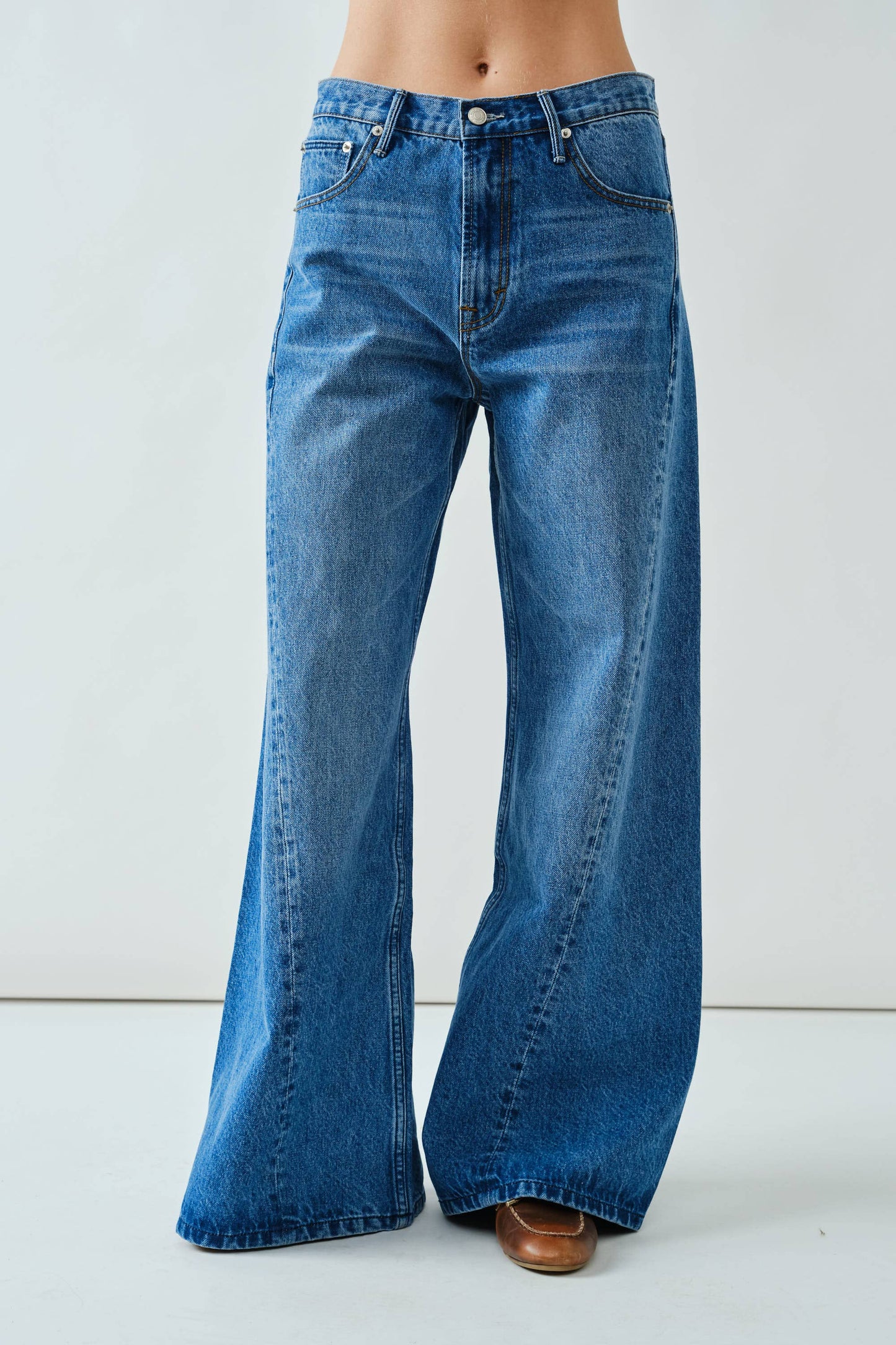 Relaxed Western Twist Wide Leg Denim Medium Wash