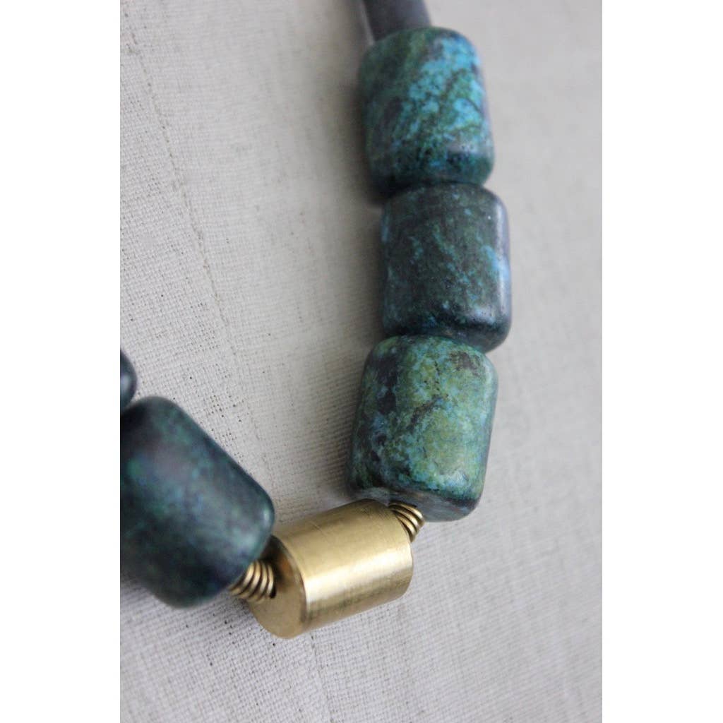 Geometric green and black stone barrel necklace