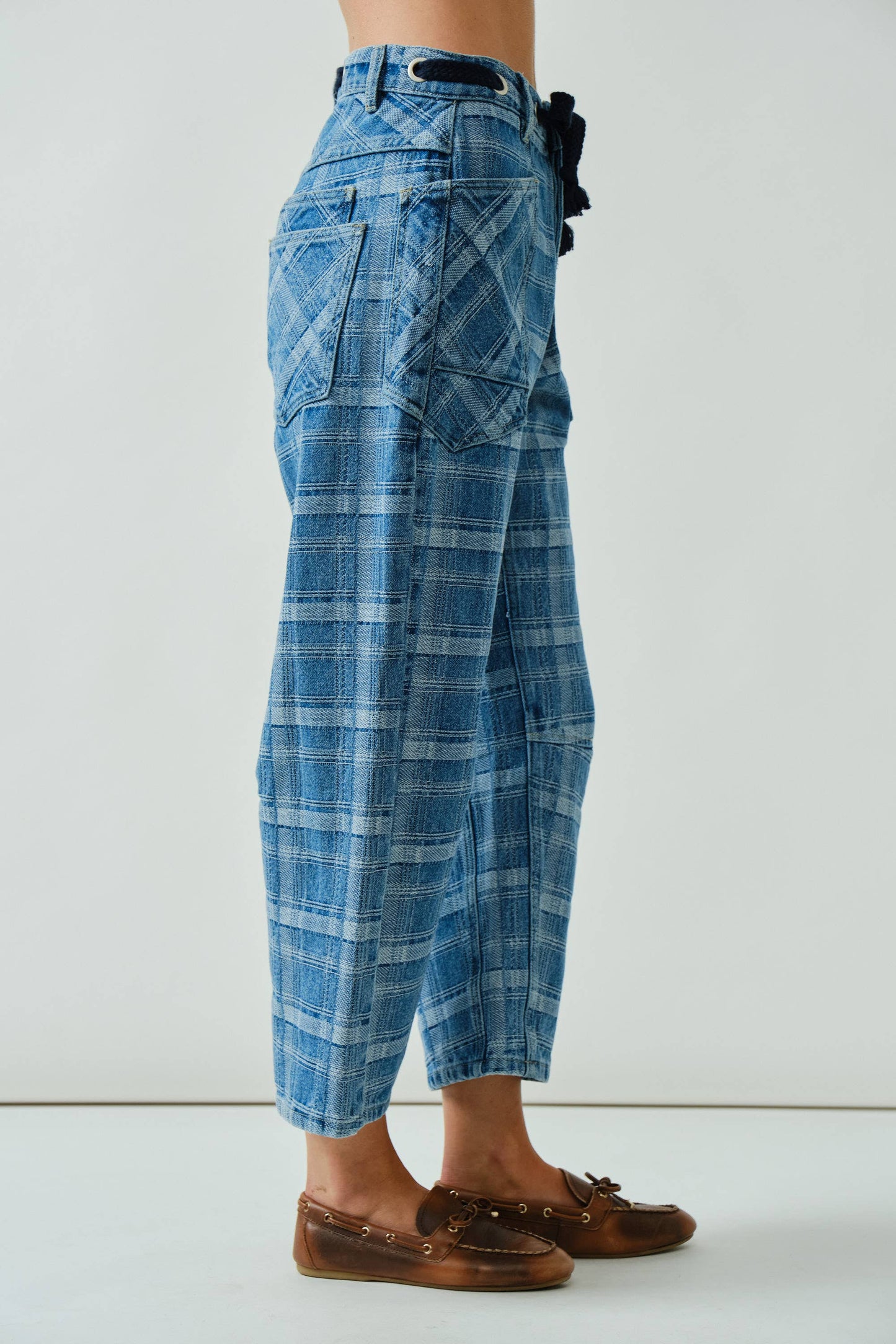 Crop Barrel Denim with Belt • Indigo Plaid