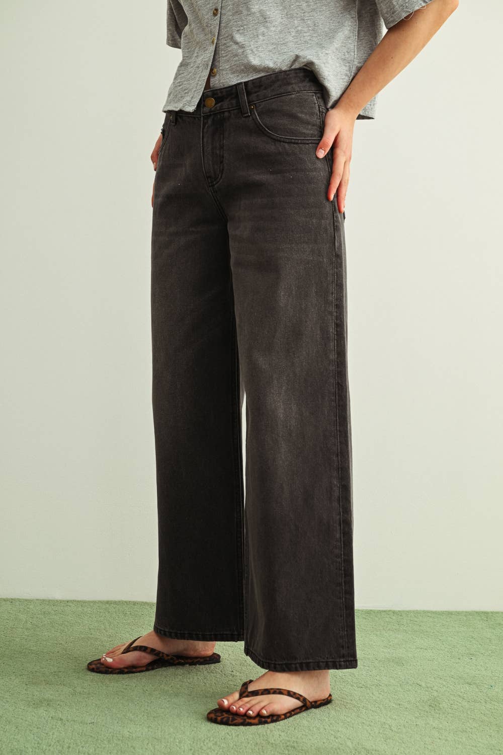 Relaxed Regular Wide Leg Jeans • Black