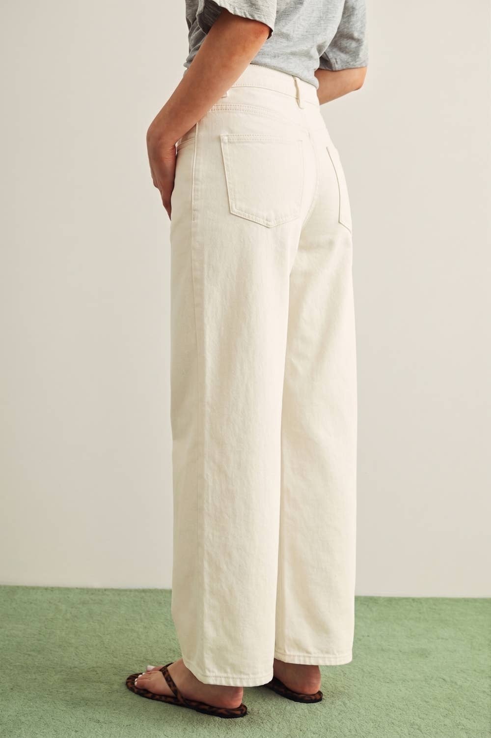 Relaxed Regular Wide Leg Jeans • Ecru