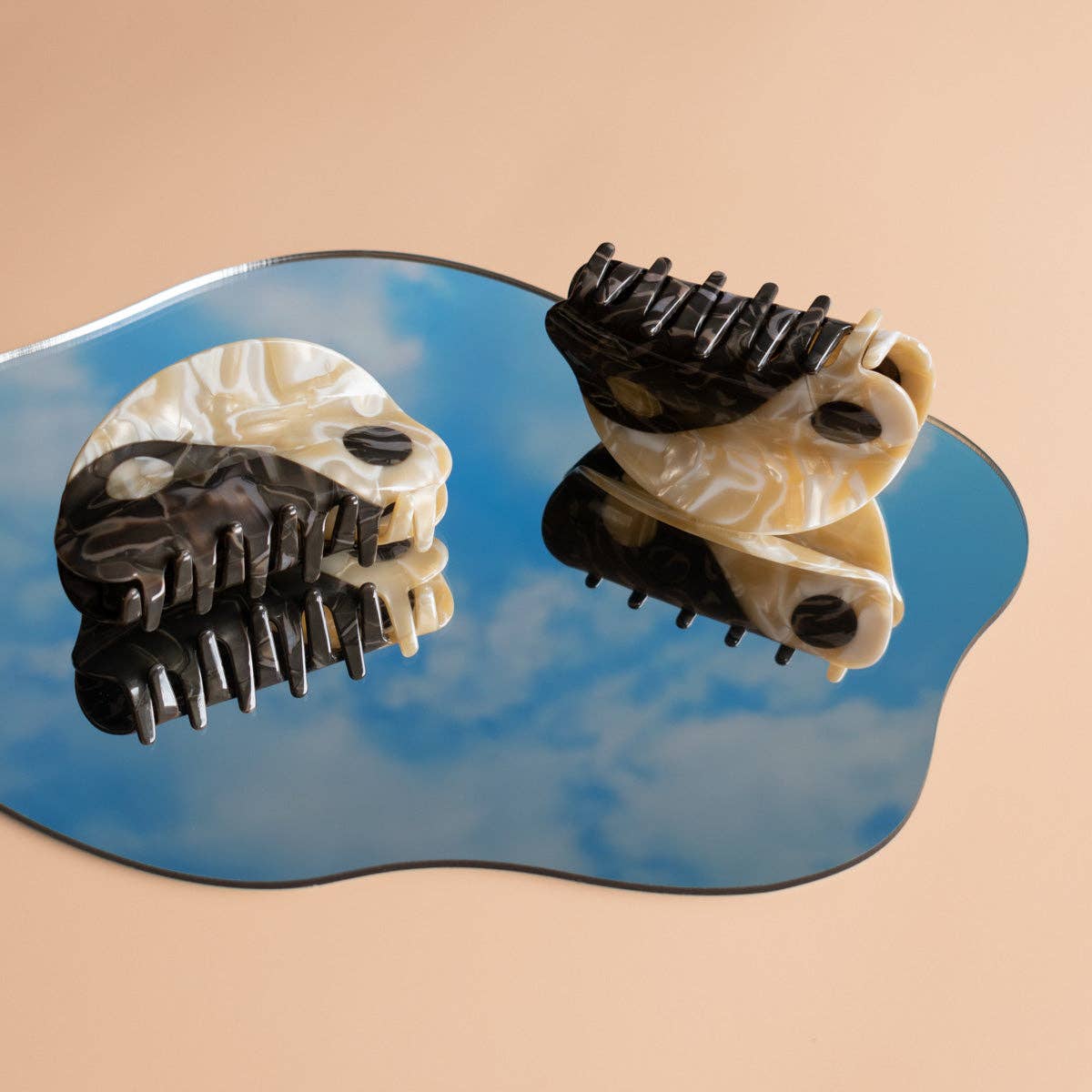 Yin-Yang Hair Claw Neutral