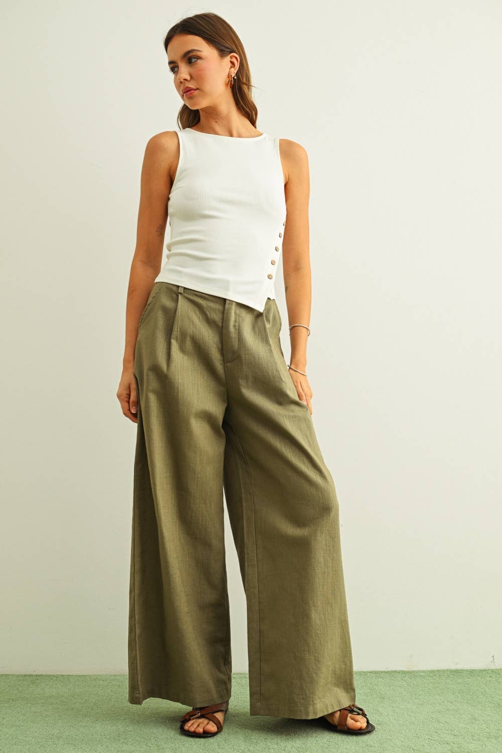 Pleated Linen Trousers • Olive