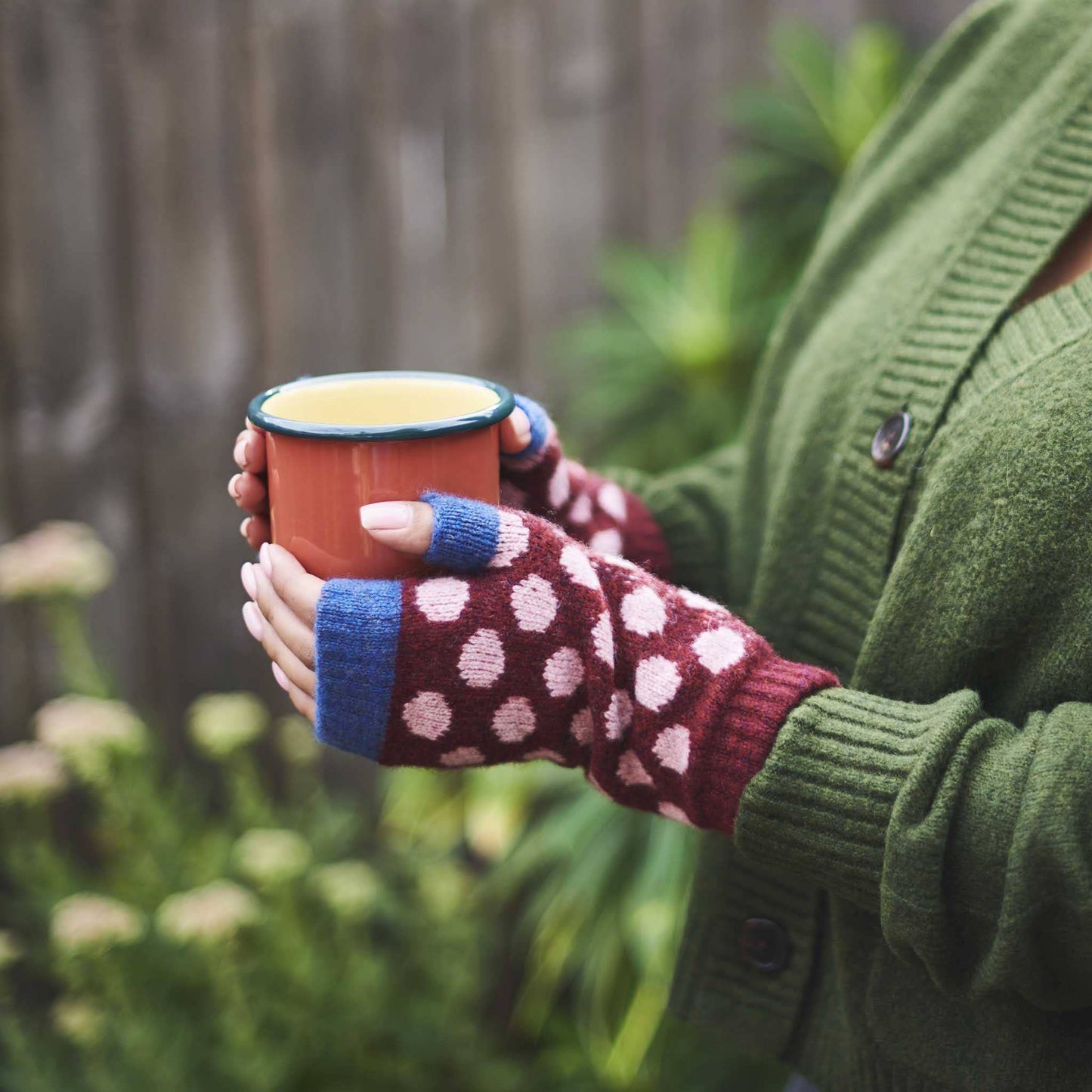 Women's Lambswool Wrist Warmers : Spots - red