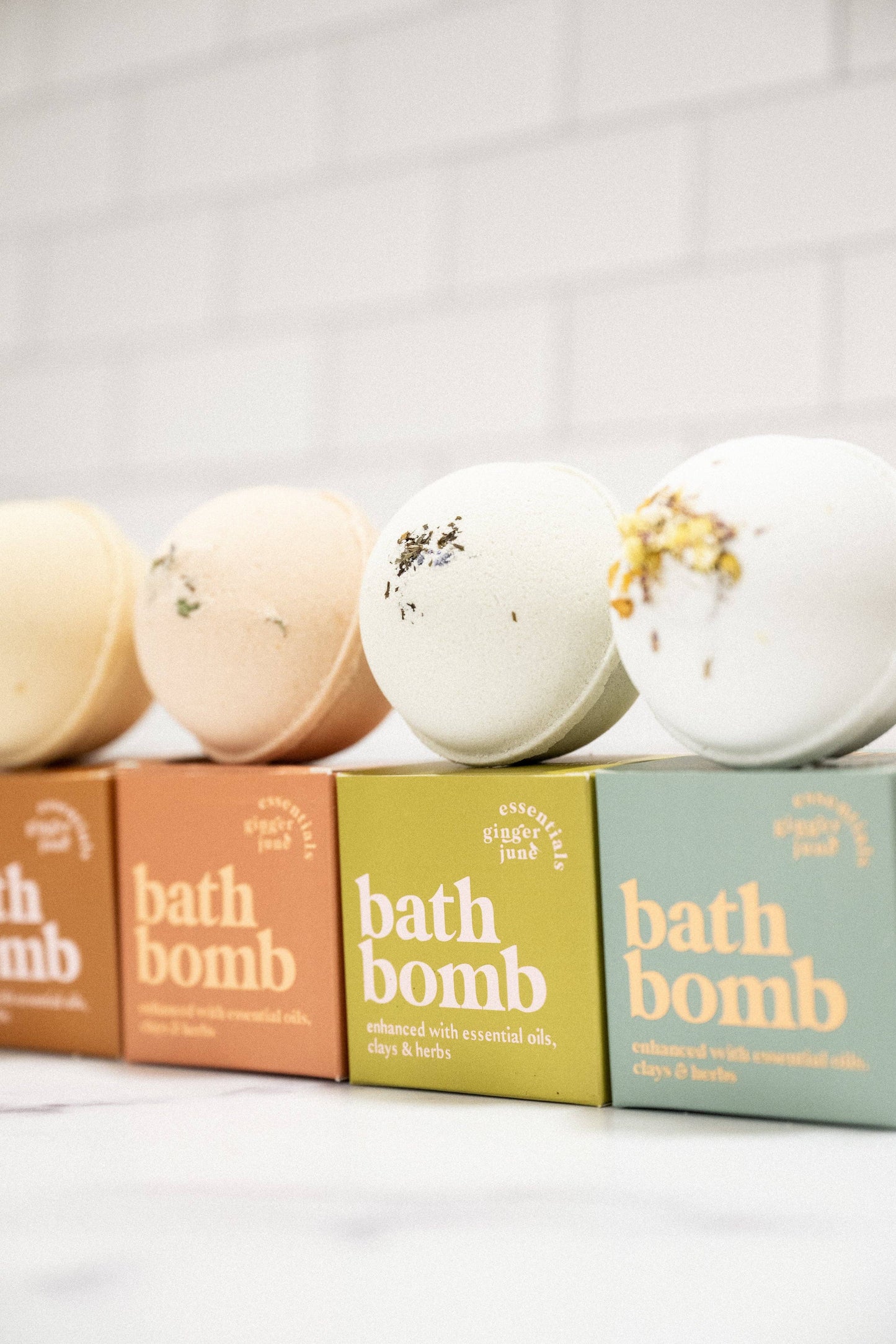 LIME & COCONUT • 100% BOTANICAL BATH BOMB