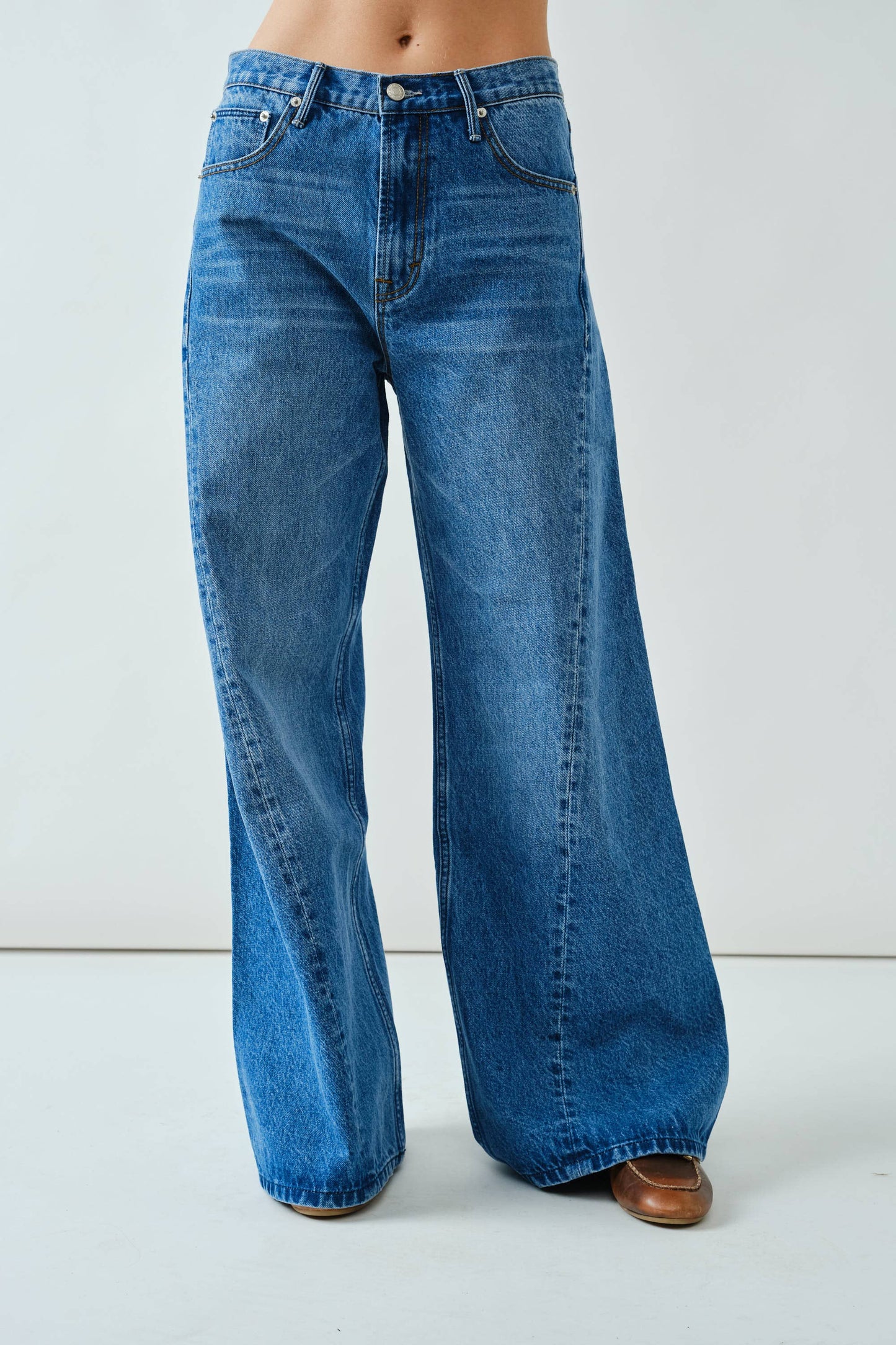 Relaxed Western Twist Wide Leg Denim Medium Wash