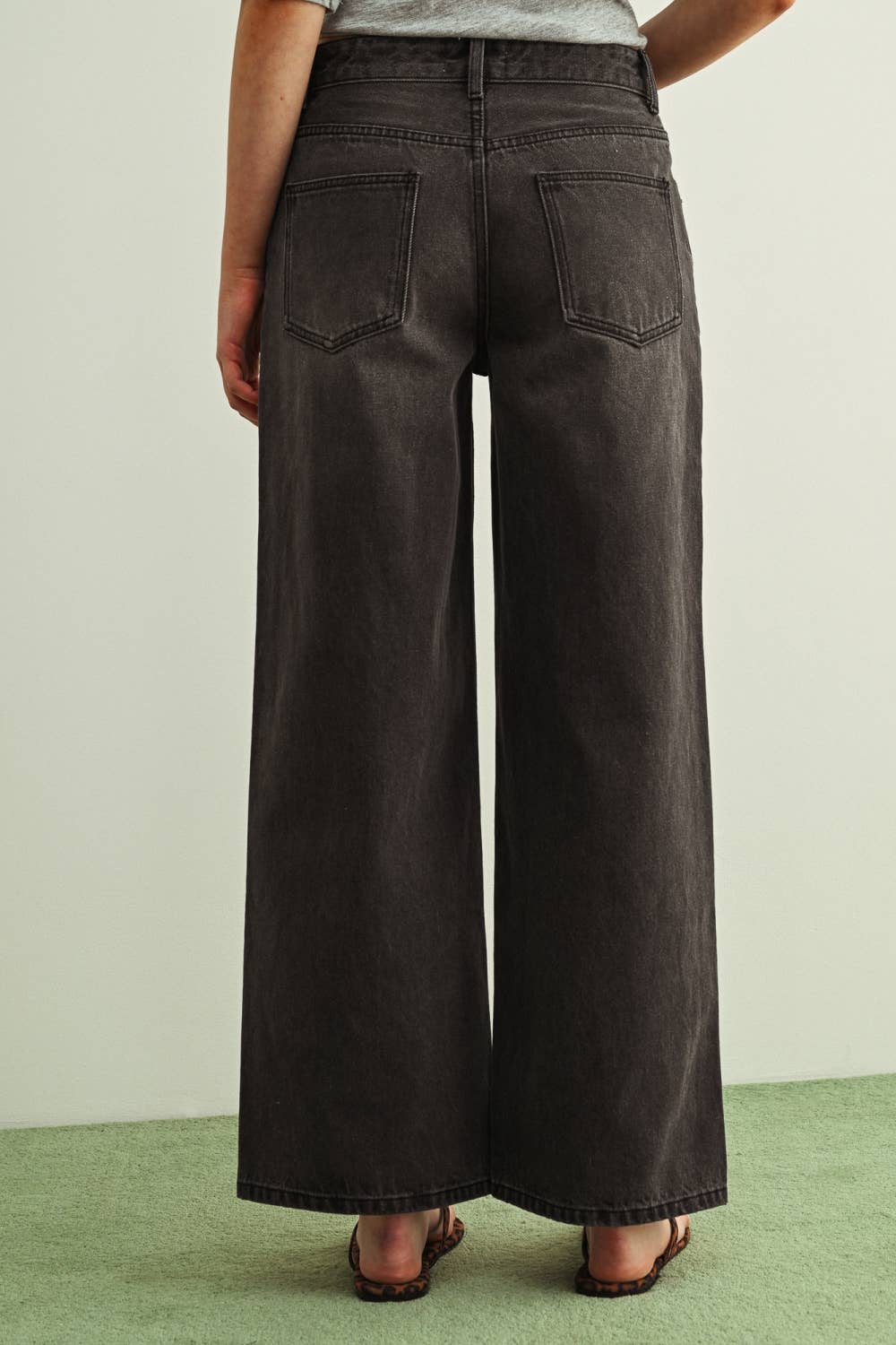 Relaxed Regular Wide Leg Jeans • Black