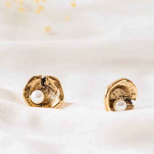 Tilly Doro Oyster Pearl Stud Earrings Gold