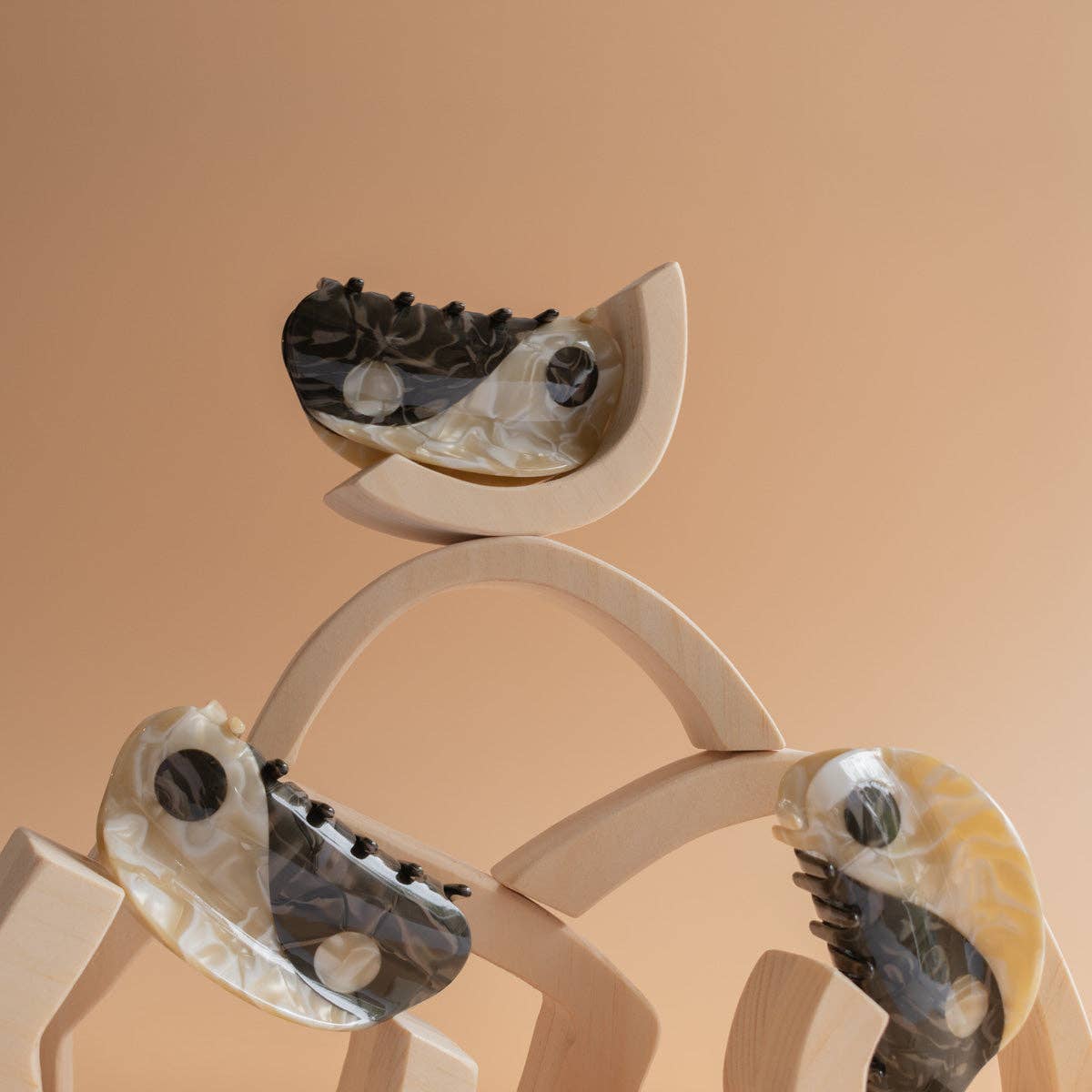 Yin-Yang Hair Claw Neutral